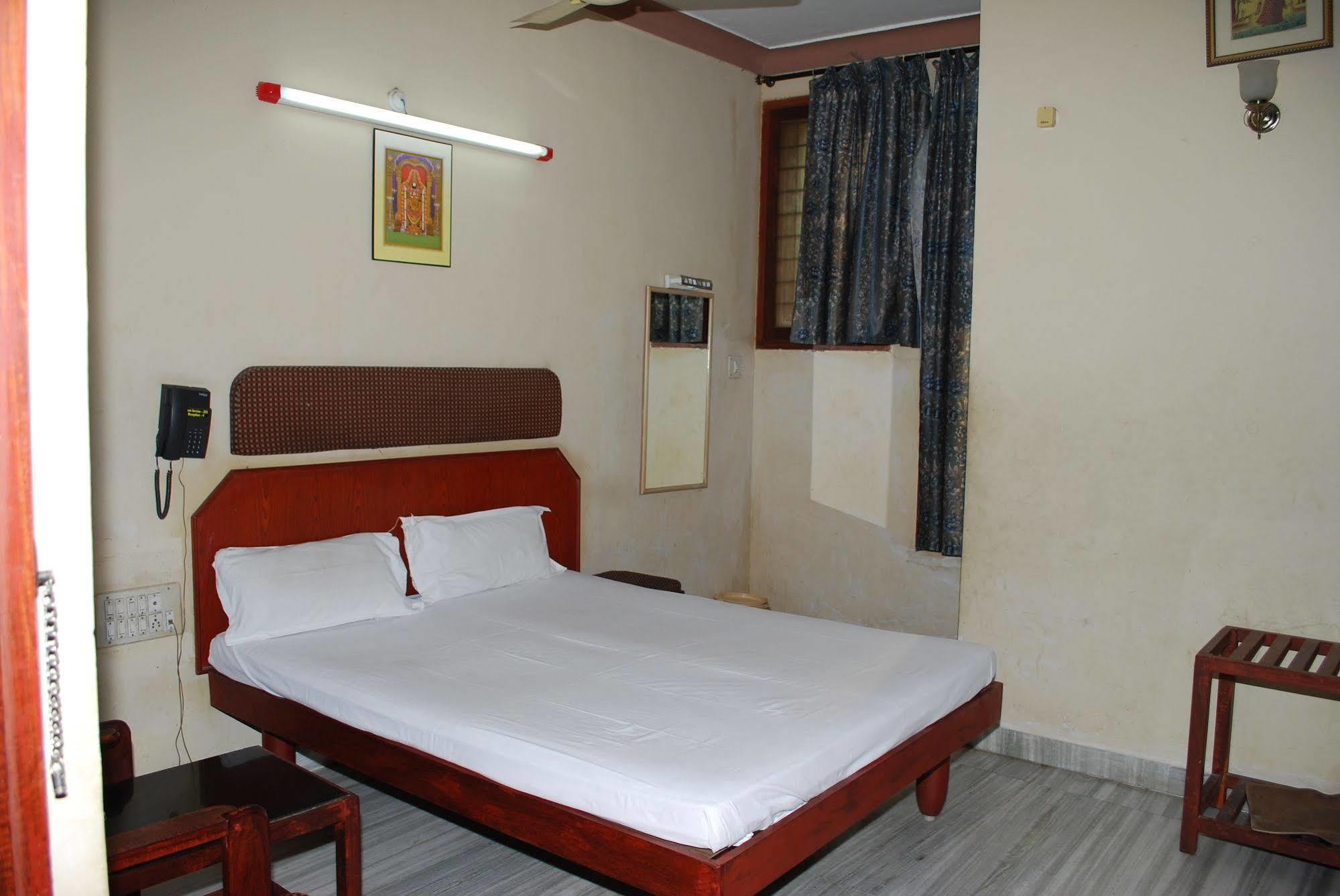 Sri Sai Residency 호텔 티루파티 외부 사진